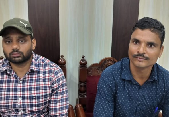 The ACB arrested two Patwaris in Bharatpur while they were accepting a bribe.