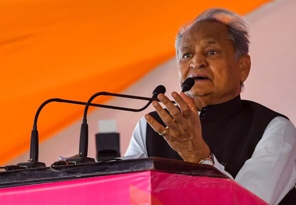 पेपर लीक मुद्दे पर गहलोत का बड़ा बयान, भाजपा सरकार को ठहराया जिम्मेदार