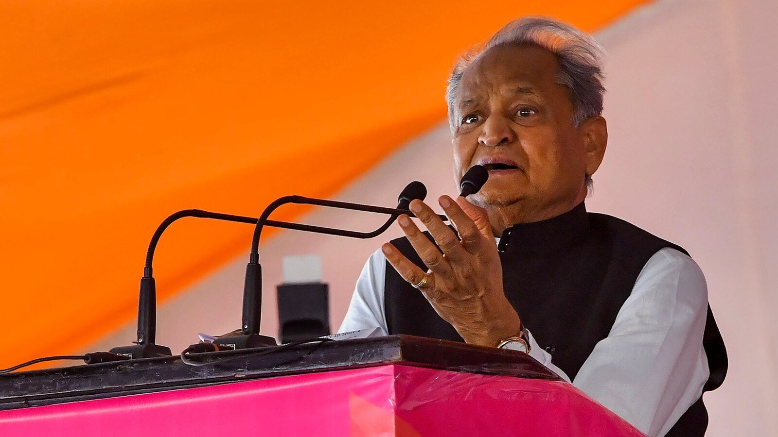 पेपर लीक मुद्दे पर गहलोत का बड़ा बयान, भाजपा सरकार को ठहराया जिम्मेदार