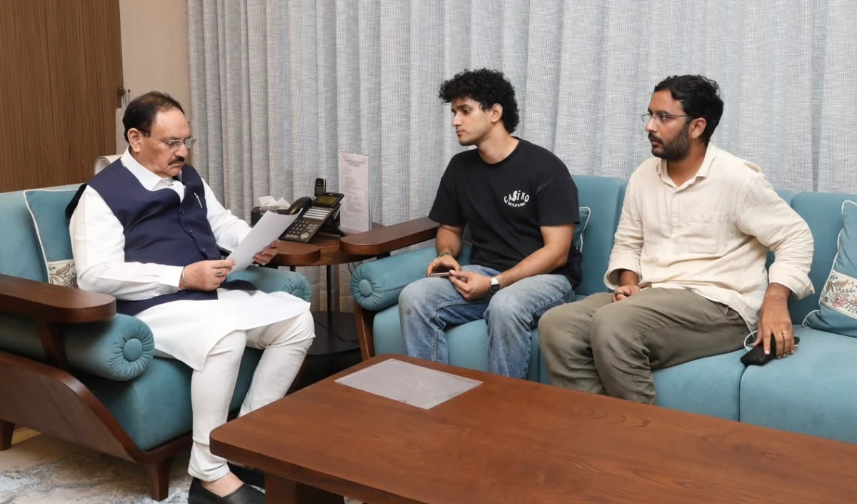 JP Nadda Meets Student Protesters