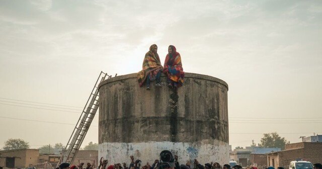 दौसा में हाईवोल्टेज ड्रामा! जमीन के हक के लिए पानी की टंकी पर चढ़ी महिला